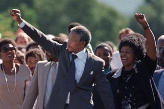 A picture taken on 11 February 1990 shows Nelson Mandela (L) and his wife Winnie raising their fists and saluting cheering crowds upon Mandela`s release from the Victor Verster prison near Paarl. Winnie Mandela, the ex-wife of South African anti-apartheid fighter and former president Nelson Mandela, died on 2 April 2018 in a Johannesburg hospital after a long illness at the age of 81