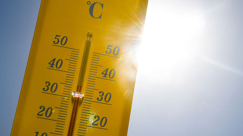 A picture taken on 27 June, 2019 shows a thermometer indicating nearly 40 degrees Celsius in Rennes, western France during a heat wave