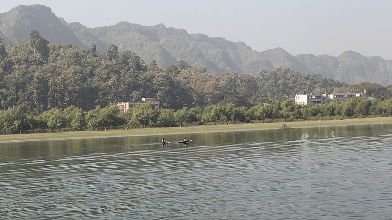 নাফ নদী থেকে দূরের টেকনাফ