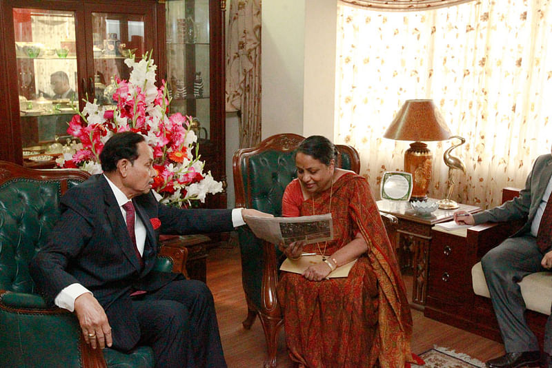 বারিধারার বাসায় এইচ এম এরশাদের সঙ্গে ভারতের পররাষ্ট্রসচিব সুজাতা সিংয়ের সৌজন্য সাক্ষাত্। ছবি: জিয়া ইসলাম