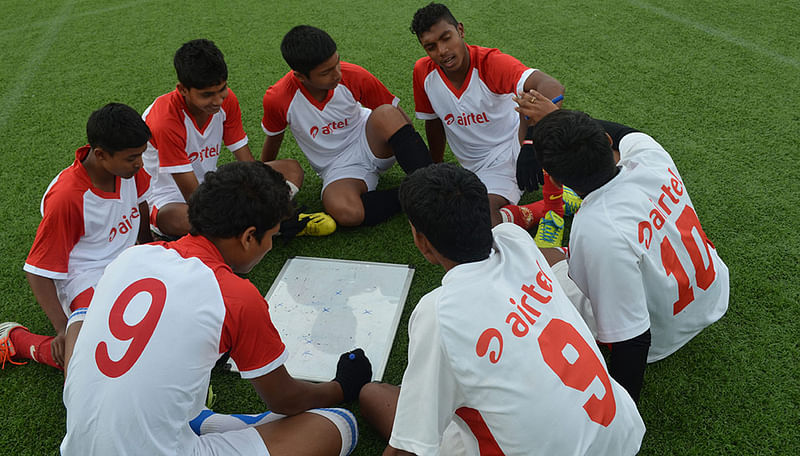 মাঠের মধ্যেই কর্মশালা, স্যালফোর্ড সিটি রেডস স্টেডিয়াম, ম্যানচেস্টার । সৌজন্য ছবি