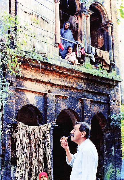 পুরান ঢাকায় গ্যু ন্টার গ্রাস, ১৯৮৬। ছবি: নাসির আলী মামুন
