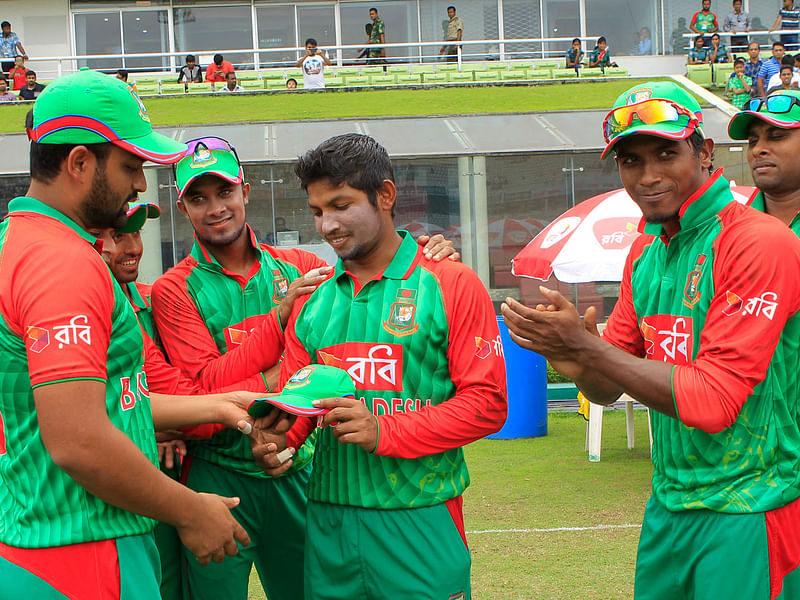 আজ দক্ষিণ আফ্রিকার বিপক্ষে সিরিজের দ্বিতীয় টি-টোয়েন্টি ম্যাচে অভিষেক হয়েছে রনি তালুকদারের। ছবি: শামসুল হক