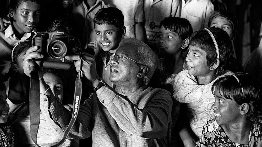ব্র্যাক স্কুলের শিক্ষার্থীদের সঙ্গে। ছবি: ব্র্যাক