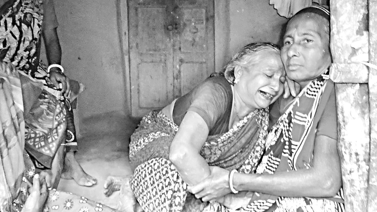 ঝিনাইদহে নিহত পুরোহিত আনন্দ গোপাল গাঙ্গুলীর স্ত্রী শেফালী গাঙ্গুলীর আহাজারি