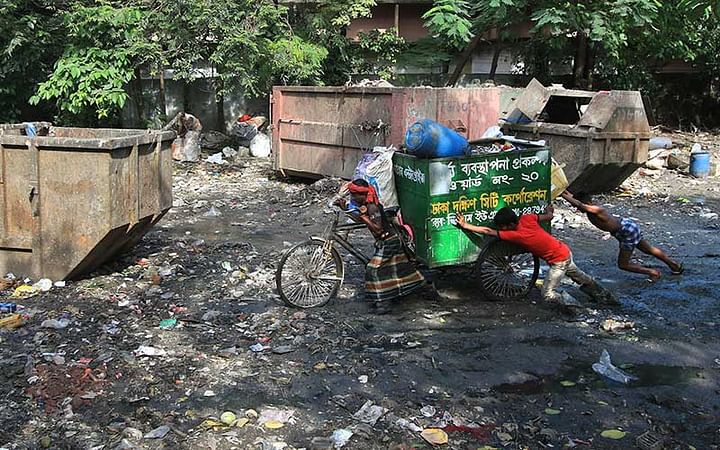 রাজধানীর মুক্তাঙ্গন এখন ময়লার ভাগাড়ে পরিণত হয়েছে।
