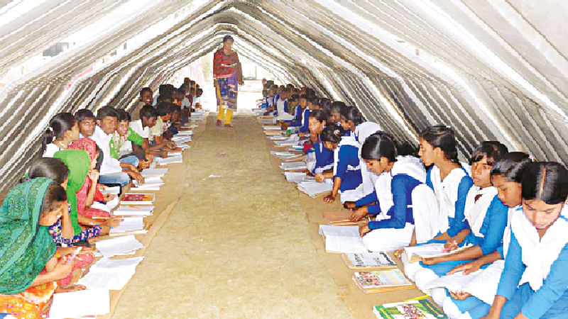 সাক্ষরতায় পিছিয়ে ময়মনসিংহ বিভাগ, জেলার মধ্যে এগিয়ে পিরোজপুর 12 বরিশাল বিভাগের নারীরা সাক্ষরতার হারে এগিয়ে আছেন