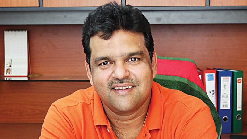 বেতন বাড়ানোর খবর জানালেন আকরাম খান।