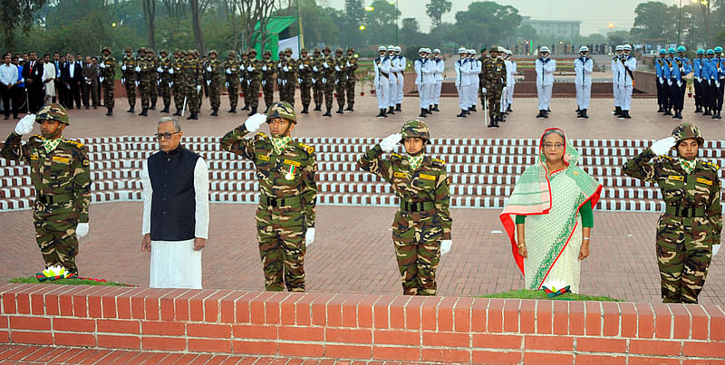 জাতীয় স্মৃতিসৌধে রাষ্ট্রপতি এবং প্রধানমন্ত্রীর শ্রদ্ধা নিবেদন। ছবি: ফোকাস বাংলা