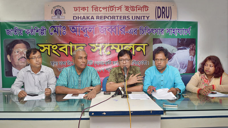 ঢাকা রিপোর্টার্স ইউনিটির সাগর-রুনি মিলনায়তনে আয়োজিত সংবাদ সম্মেলনে কথা বলছেন তিমির নন্দী: ছবি প্রথম আলো
