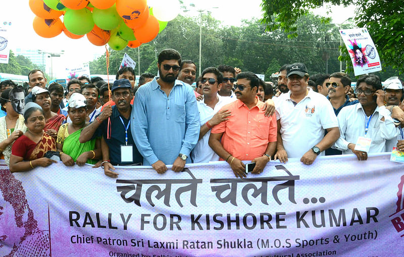 কিশোর কুমারের জন্মদিনকে উপলক্ষে হাওড়া থেকে কলকাতা পর্যন্ত মিছিলের আয়োজন করা হয়।