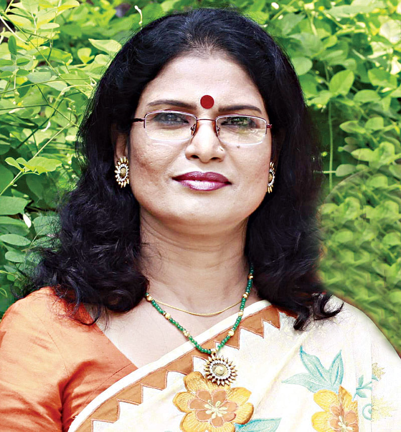 এবং পদ্মাপুরাণ সিনেমায় ‘দেখলে ছবি পাগল হবি’ গানটির জন্য সেরা গায়িকার পুরস্কার পাচ্ছেন চন্দনা মজুমদার।