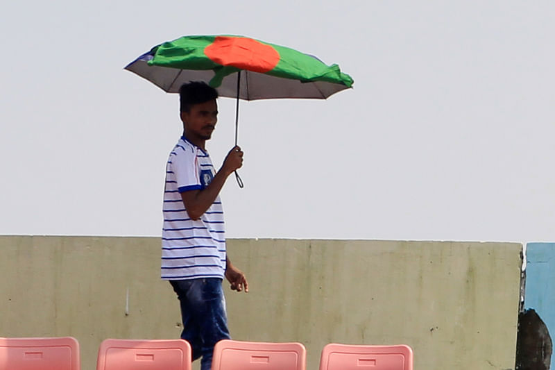 দেশের মানুষ হাসুক, ক্রিকেট দলের সাফল্যে
