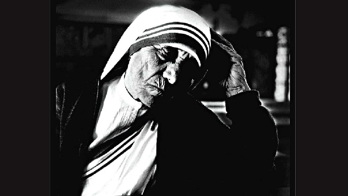 মাদার তেরেসা (জন্ম: ২৬ আগস্ট ১৯১০—মৃত্যু: ৫ সেপ্টেম্বর ১৯৯৭)। ১৯৮১ সালে ছবিটি ঢাকায় তোলা। ছবি: নাসির আলী মামুন/ফটোজিয়াম