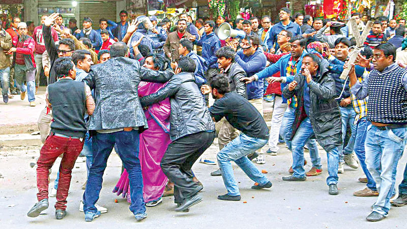 গডফাদারদের বিরুদ্ধে মানবঢাল তৈরির পথ দেখাল নারায়ণগঞ্জ