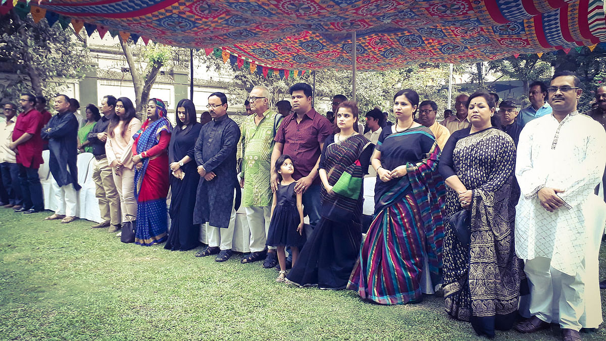 ২৫ মার্চ উপলক্ষে কলকাতায় বাংলাদেশ উপহাইকমিশনে একটি বিশেষ আলোচনা সভার আয়োজন করা হয়। এ সময় আলোকচিত্র প্রদর্শনী ও গণহত্যায় নিহত ব্যক্তিদের প্রতি শ্রদ্ধাস্বরূপ নীরবতা পালন করা হয়। কলকাতা, ভারত, ২৫ মার্চ। ছবি: ভাস্কর মুখার্জি।