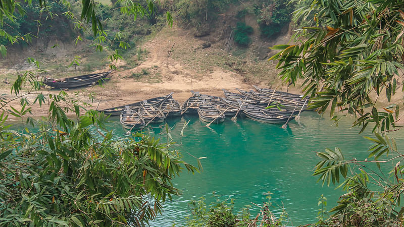 এসব নৌকায় পর্যটকেরা নীল নদে ঘুরতে পারেন।