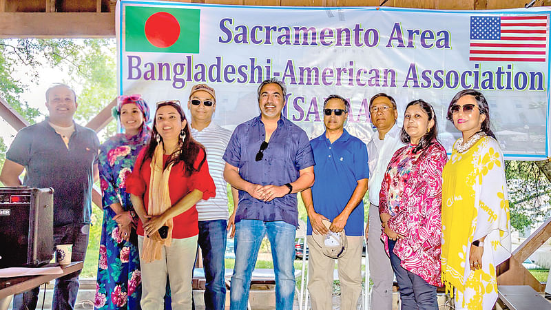 বনভোজনে অ্যাসোসিয়েশনের সদস্যরা