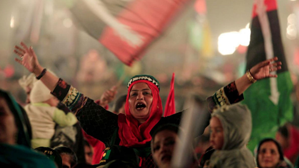 পাকিস্তান পিপলস পার্টির ৫০তম প্রতিষ্ঠাবার্ষিকীতে সমর্থকদের উল্লাস। ইসলামাবাদ, ৫ ডিসেম্বর ২০১৭। ছবি: রয়টার্স