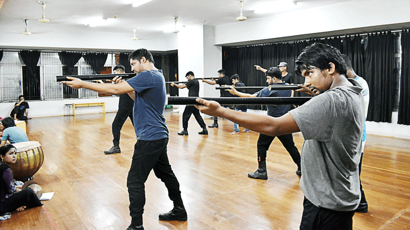 ‘শ্রাবণ ট্র্যাজেডি’ নাটকের মহড়ায় শিল্পীরা