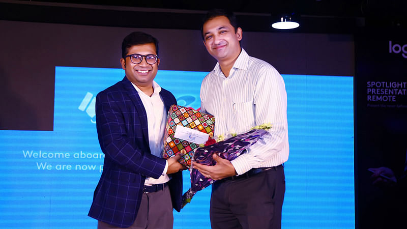 লজিটেকের ভারত ও দক্ষিণ-পূর্ব এশিয়ার ব্যবস্থাপনা পরিচালক সুমন্ত দত্ত ও এক্সেল টেকনোলজিসের ব্যবস্থাপনা পরিচালক গৌতম সাহা। ছবি: সংগৃহীত