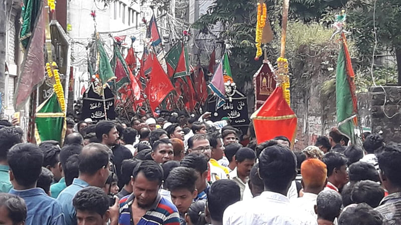 শুক্রবার সকালে তাজিয়া মিছিল বের হয়। ছবি: প্রথম আলো