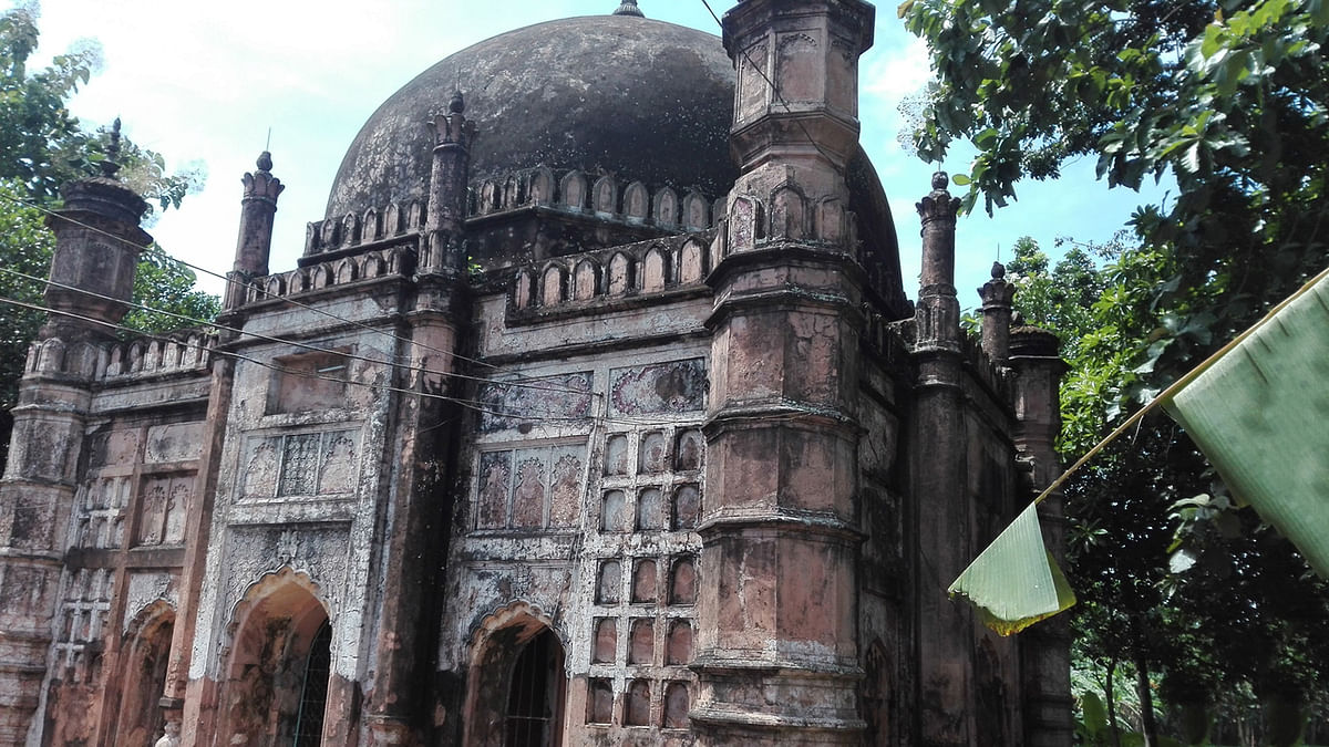 দৃষ্টিনন্দন শাহ মাহমুদ মসজিদ। এগারসিন্দুর, পাকুন্দিয়া, কিশোরগঞ্জ। ছবি: লেখক