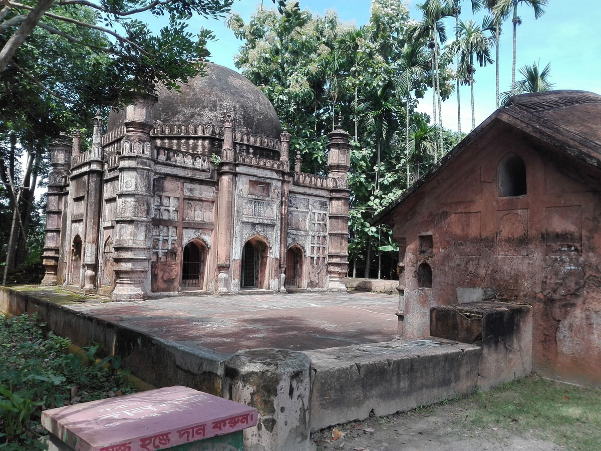 শাহ মাহমুদ মসজিদ ও বালাখানা। এগারসিন্দুর, পাকুন্দিয়া, কিশোরগঞ্জ।