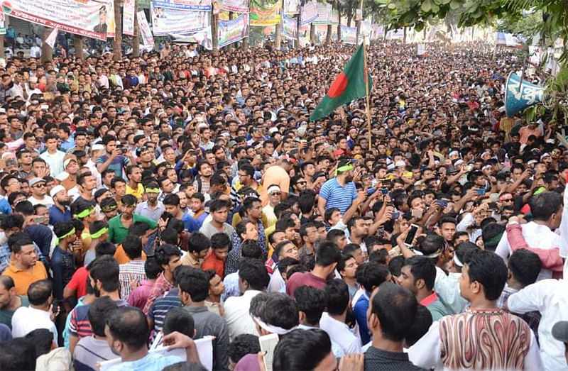 চট্টগ্রামে জাতীয় ঐক্যফ্রন্টের জনসভায় আগত নেতা–কর্মীরা। ছবি: প্রথম আলো