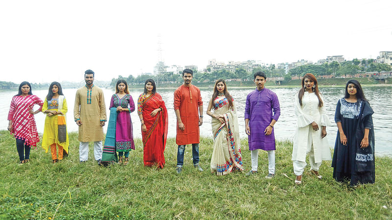 দশটি দেশি প্রতিষ্ঠানের উদ্যোগ দেশীদশ। প্রতিটি প্রতিষ্ঠানের ফ্যাশন ডিজাইনে আছে স্বকীয়তা। পোশাক: দেশী দশ, ছবি: সুমন ইউসুফ