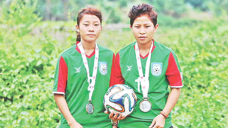 আনুচিং ও আনাই—দুই বোনই এখন জাতীয় দলে