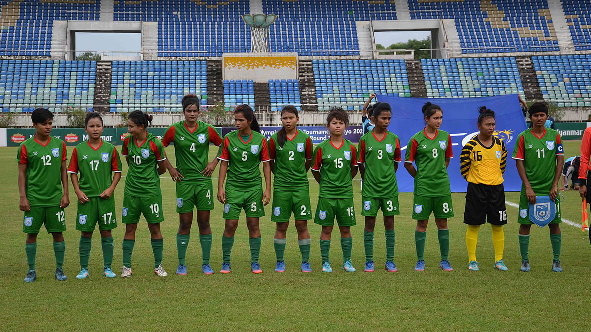 বাংলাদেশ জাতীয় নারী ফুটবল দল। ফাইল ছবি