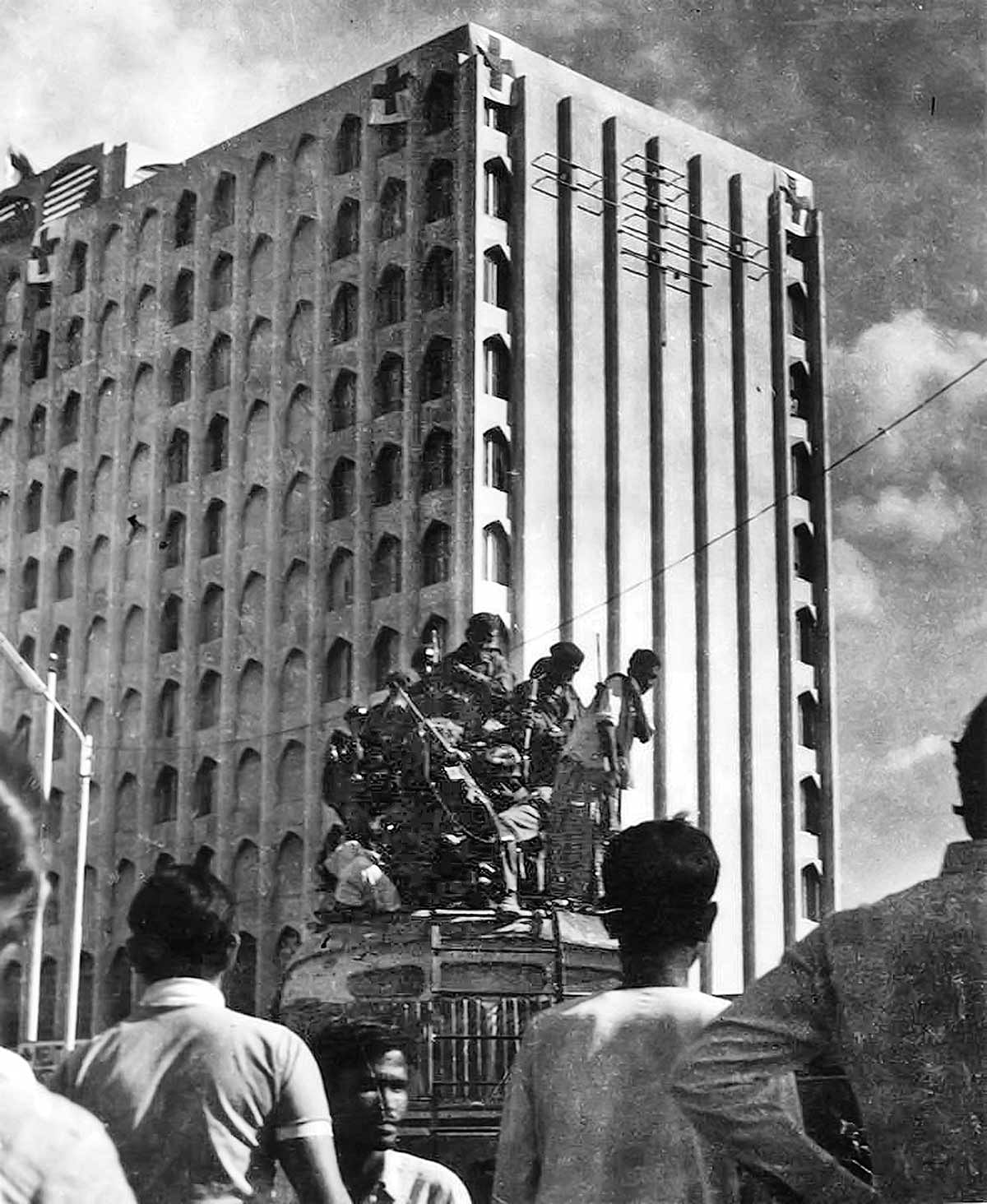 হোটেল ইন্টারকন্টিনেন্টাল, ঢাকা। ১৬ ডিসেম্বর ১৯৭১। ছবি: আলোকচিত্রী সাইদা খানম