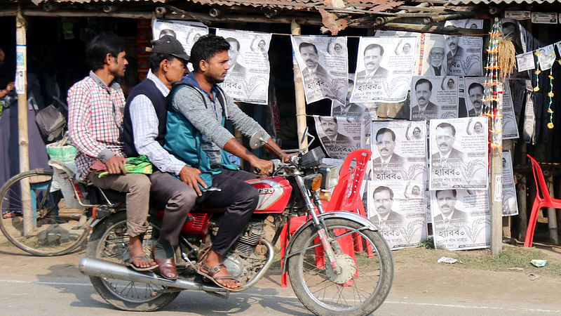 নির্বাচন এলে মোটরসাইকেলের ব্যবহার বেড়ে যায়। তাই আশা করা হয়, মোটরসাইকেলের বিক্রি বাড়বে। তবে এবার আশানুরূপ বিক্রি বাড়েনি বলে জানিয়েছেন বিক্রেতারা। পাবনার ঈশ্বরদীর সাহাপুর থেকে সম্প্রতি তোলা। ফাইল ছবি