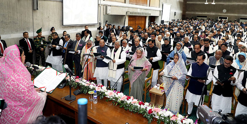 একাদশ জাতীয় সংসদ নির্বাচনে আওয়ামী লীগের নবনির্বাচিত সংসদ সদস্যদের শপথগ্রহণ অনুষ্ঠান। জাতীয় সংসদ ভবন, ঢাকা, ৩ জানুয়ারি। ছবি: বাসস