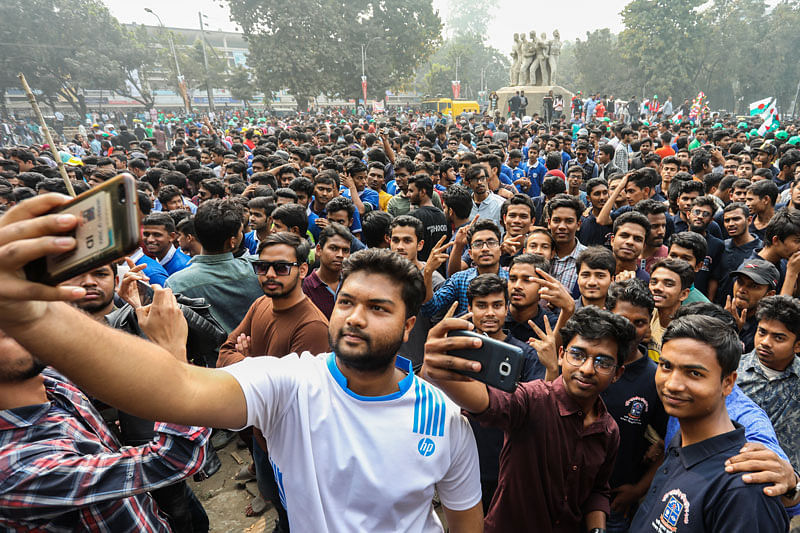 কর্মী-সমর্থকে ভরে উঠছে আওয়ামী লীগের বিজয় উৎসবস্থল সোহরাওয়ার্দী উদ্যান।