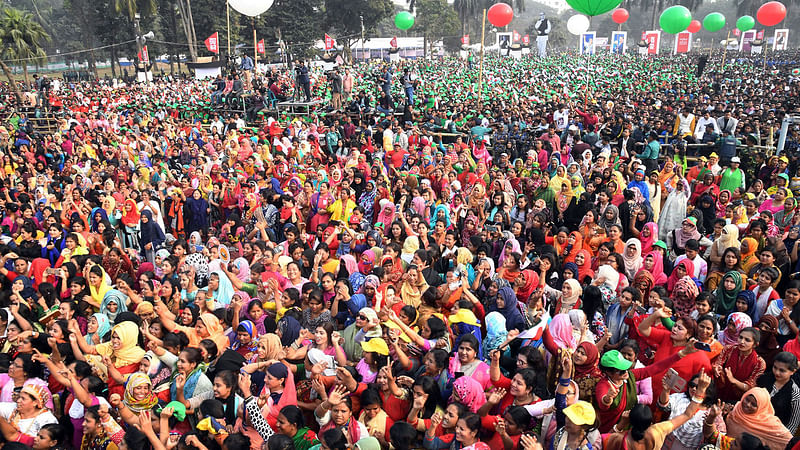 সোহরাওয়ার্দী উদ্যানে আওয়ামী লীগ আয়োজিত ‘বিজয় সমাবেশে’ জনতার একাংশ। ঢাকা, ১৯ জানুয়ারি। ছবি: পিআইডি