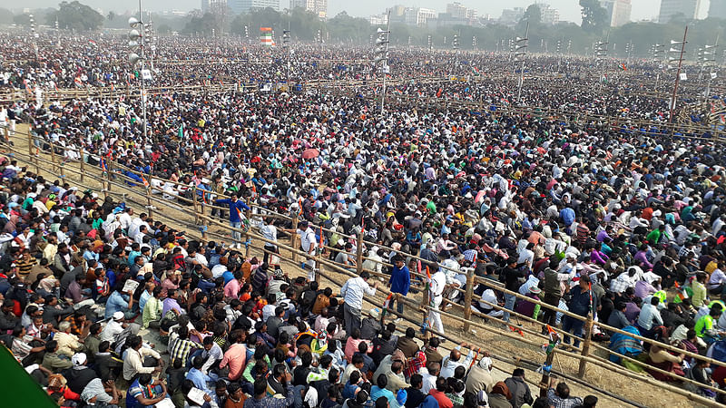 কলকাতার ঐতিহাসিক ব্রিগেড প্যারেড গ্রাউন্ডে গতকাল শনিবার সফল মহাসমাবেশ করে তৃণমূলসহ বিজেপিবিরোধী রাজনৈতিক দলগুলো। ছবি: ছবি: ভাস্কর মুখার্জি