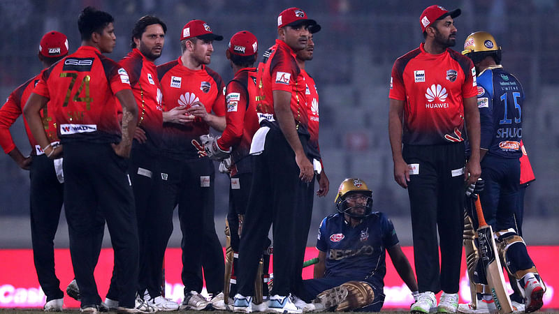 সাকিবের বিধ্বস্ত চেহারায় বলে দিচ্ছে ম্যাচের চিত্র। ছবি: প্রথম আলো