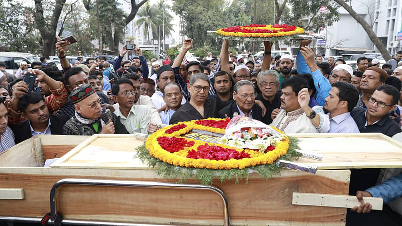 কবি আল মাহমুদের মরদেহে শ্রদ্ধা নিবেদন। ছবি: শুভ্র কান্তি দাশ