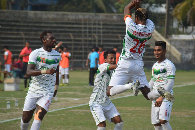 গোলের পর লাফিয়ে উঠে ইসমাইল বাঙ্গুরার উদ্‌যাপন। ছবি: বাফুফে