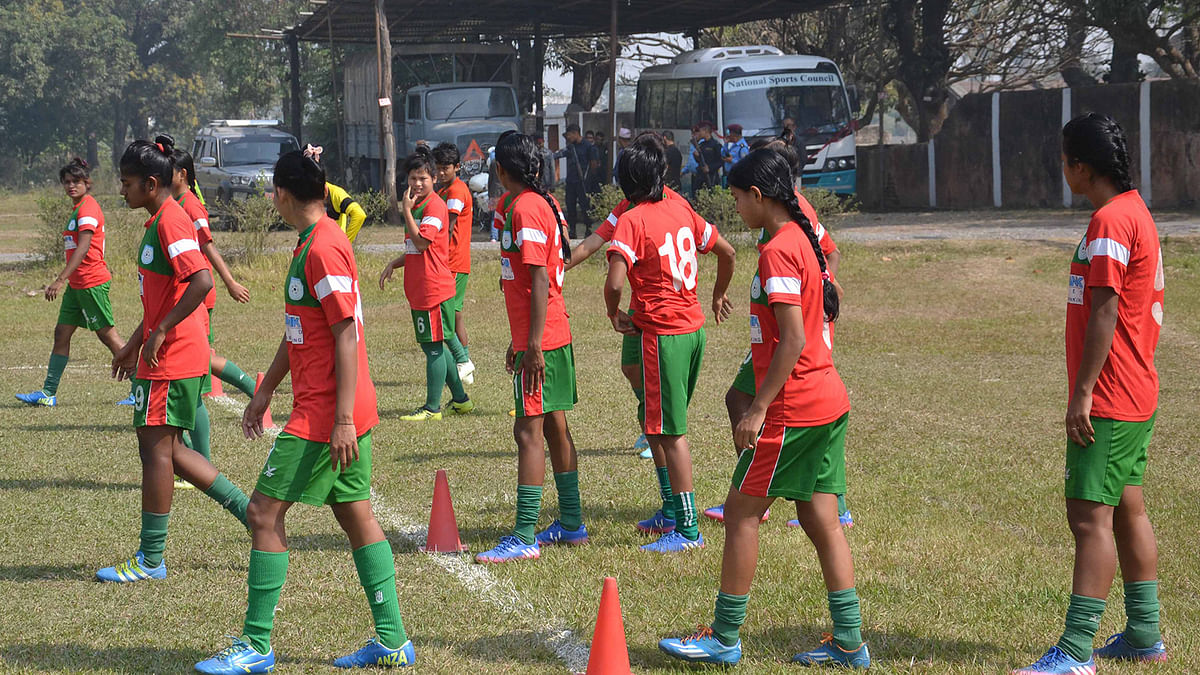 নেপালে সাফ জিততে চায় বাংলাদেশ নারী ফুটবল দল।