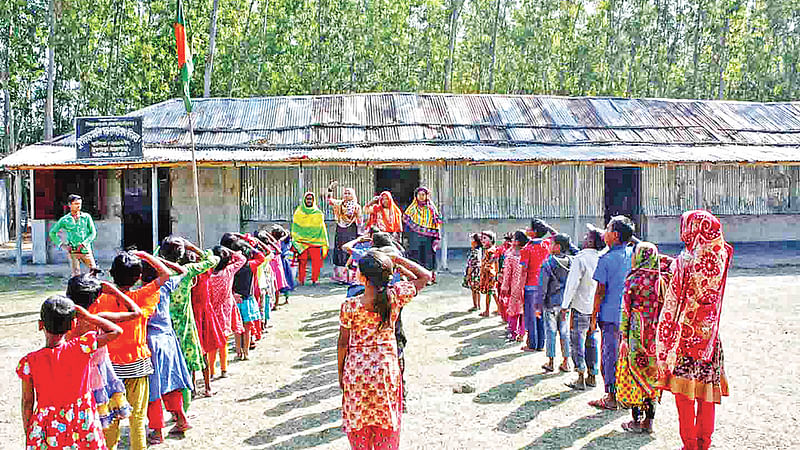 কাউনিয়ার তিস্তার চরাঞ্চলের ধুমগাড়া প্রামাণিকপাড়া সরকারি প্রাথমিক বিদ্যালয়।  প্রথম আলো