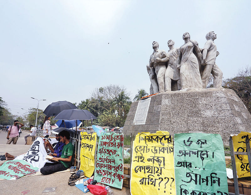 দুই দশকের বেশি সময় ধরে ছাত্র আন্দোলন ও প্রতিবাদের প্রতীক যেন রাজু ভাস্কর্য। ১৩ মার্চ ২০১৯। ছবি: হাছান রাজা