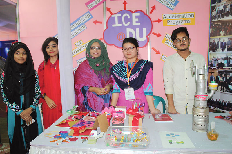 অনুষ্ঠানে ঢাকা বিশ্ববিদ্যালয়ের ইনোভেশন, ক্রিয়েটিভিটি অ্যান্ড এন্ট্রাপ্রেনিউরশিপ সেন্টারের স্টল