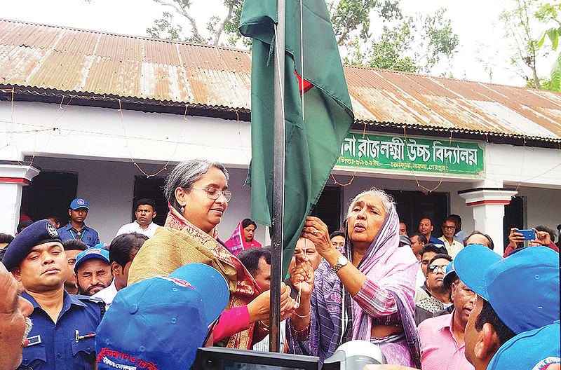 নকলার চন্দ্রকোনা রাজলক্ষ্মী উচ্চবিদ্যালয়ের শতবর্ষ পূর্তি ও পুনর্মিলনী উৎসব গতকাল উদ্বোধন করেন স্থানীয় সাংসদ মতিয়া চৌধুরী ও প্রধান অতিথি শিক্ষামন্ত্রী দীপু মনি।  প্রথম আলো