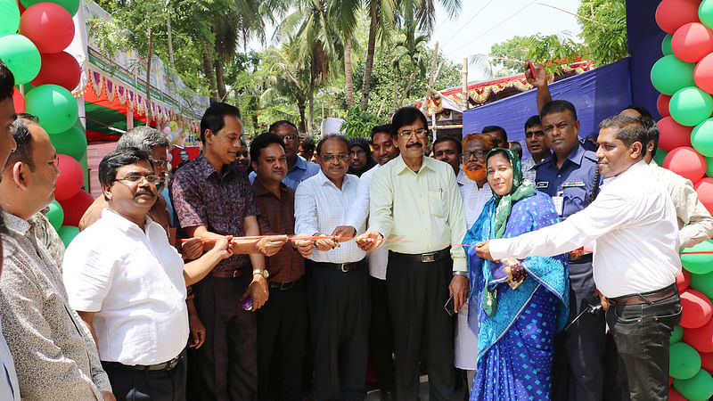 দুই দিনব্যাপী বিজ্ঞান মেলার উদ্বোধন করা হচ্ছে। গোয়ালন্দ, রাজবাড়ী, ৬ মার্চ ২০১৯। ছবি: প্রথম আলো।