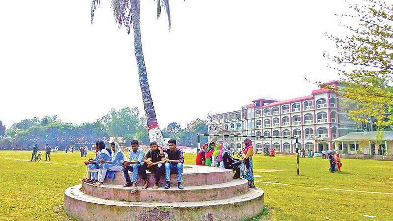 লালমনিরহাটের কালীগঞ্জের কাকিনা রাজবাড়ী এলাকায় উত্তর বাংলা কলেজের ক্যাম্পাস।  ছবি: প্রথম আলো