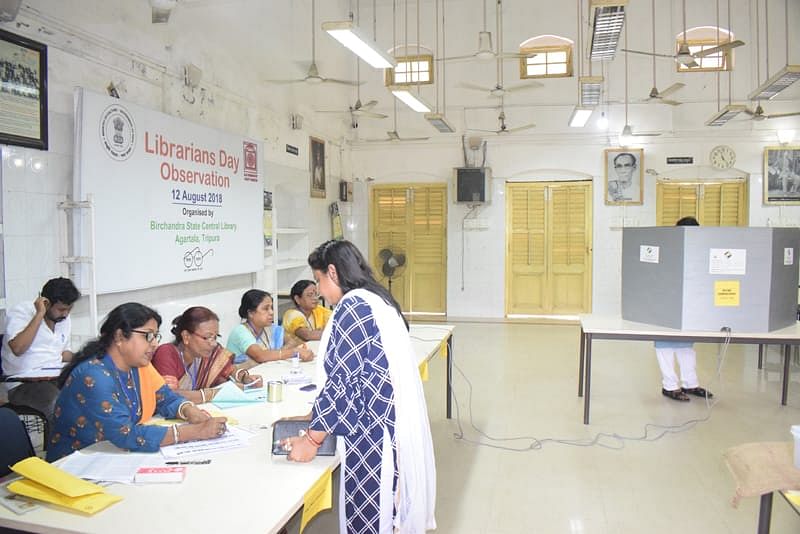 ত্রিপুরার নারী পরিচালিত একটি ভোটকেন্দ্র। ছবি: প্রথম আলো