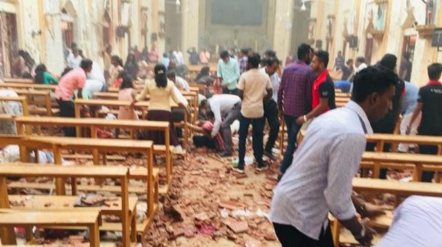 ইস্টার সানডেতে শ্রীলঙ্কায় ভয়াবহ বোমা হামলায় বহু লোক হতাহত হয়